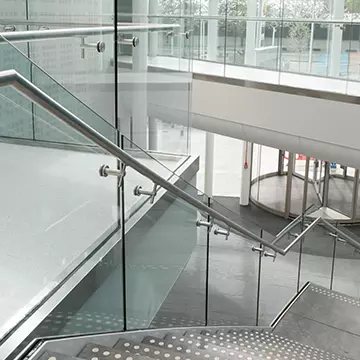 biztonsági üveg lépcsőkorlát