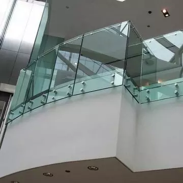 színezett pontmegfogásos üvegkorlát színezett pontmegfogásos üvegkorlát